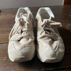 Pink New Balance 520